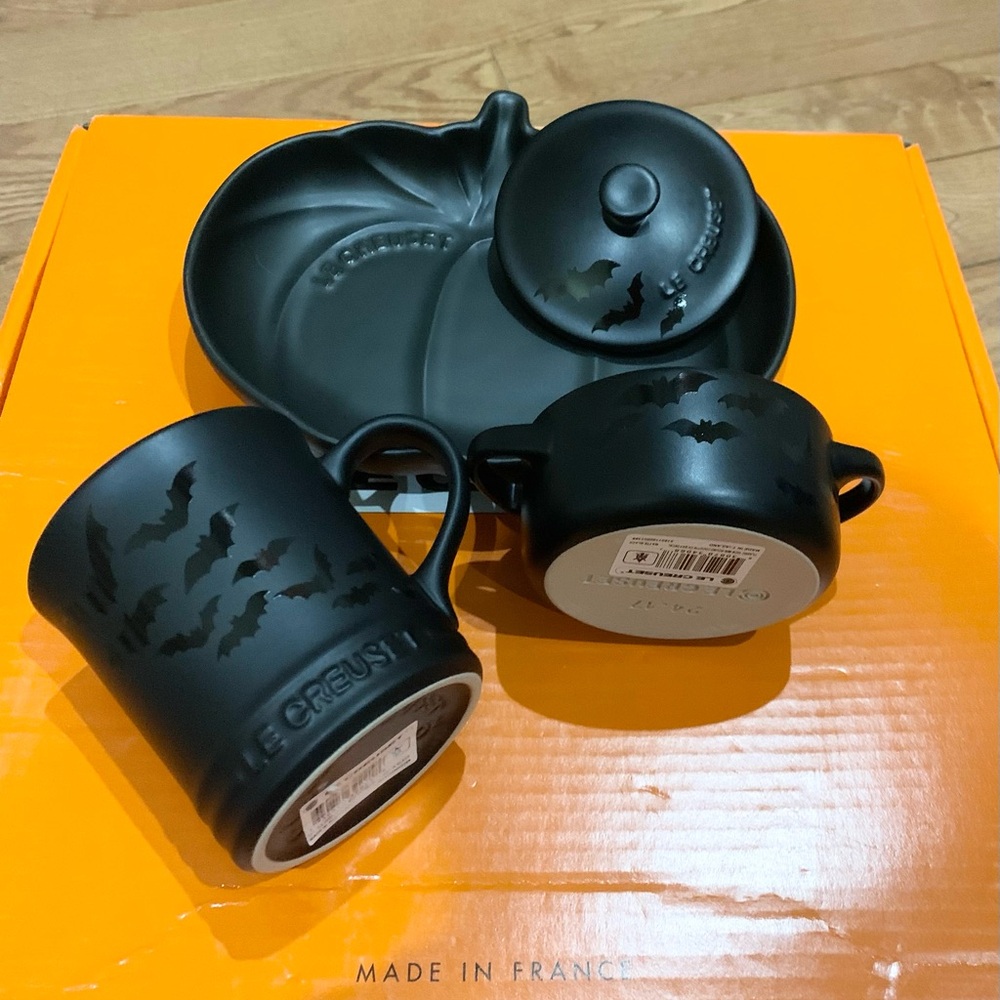 Le Creuset Matte Black with Bat Decal, set of-3!